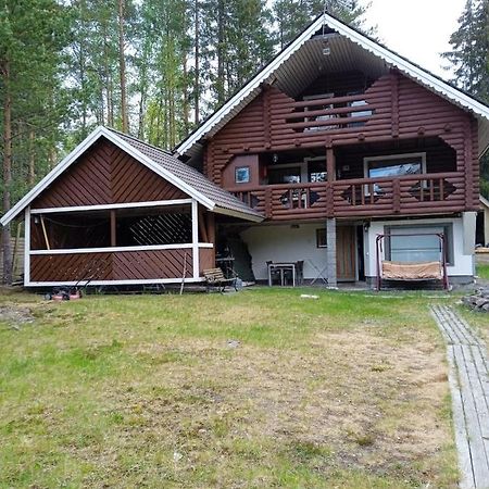 Viihtyisae Hirsimoekki Jaerven Rannalla Siikainen Exterior foto