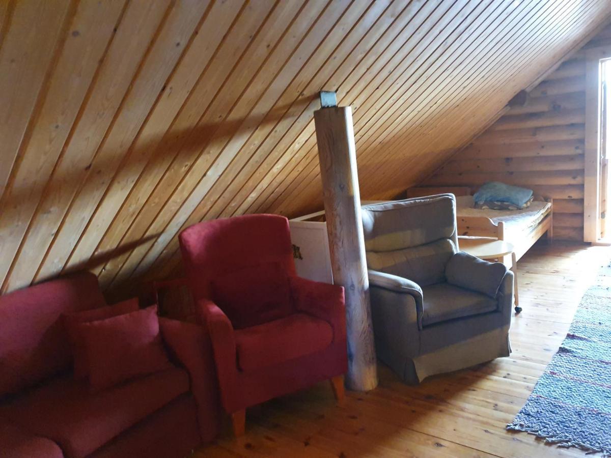 Viihtyisae Hirsimoekki Jaerven Rannalla Siikainen Exterior foto