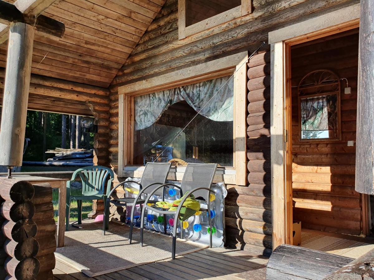 Viihtyisae Hirsimoekki Jaerven Rannalla Siikainen Exterior foto