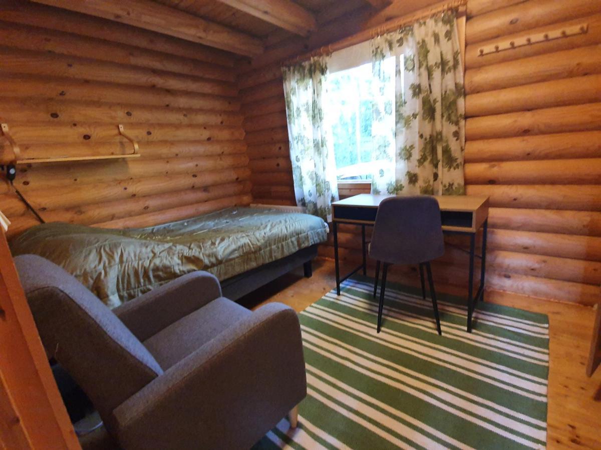 Viihtyisae Hirsimoekki Jaerven Rannalla Siikainen Exterior foto