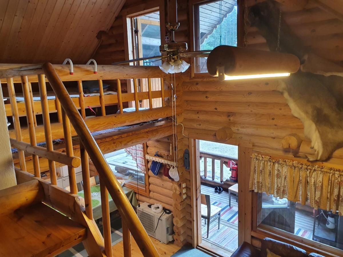 Viihtyisae Hirsimoekki Jaerven Rannalla Siikainen Exterior foto