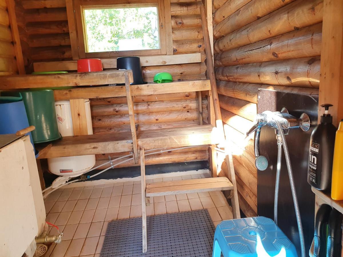 Viihtyisae Hirsimoekki Jaerven Rannalla Siikainen Exterior foto