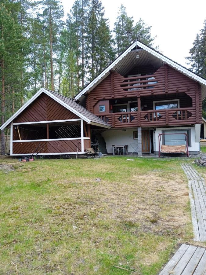Viihtyisae Hirsimoekki Jaerven Rannalla Siikainen Exterior foto