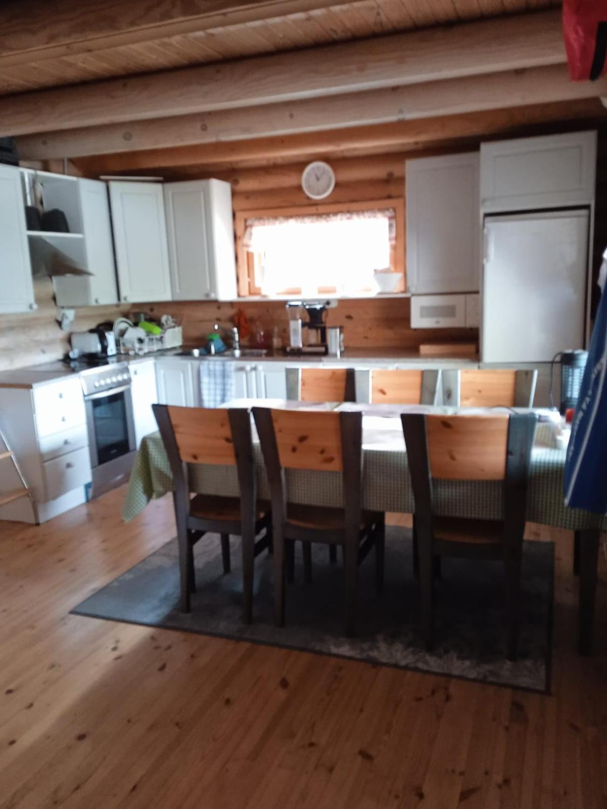 Viihtyisae Hirsimoekki Jaerven Rannalla Siikainen Exterior foto