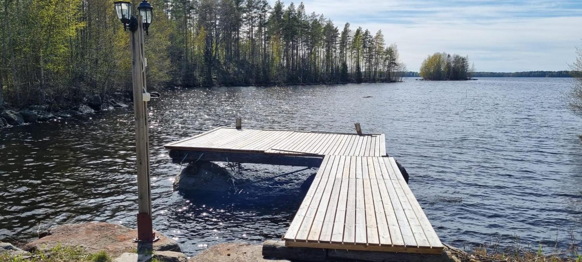 Viihtyisae Hirsimoekki Jaerven Rannalla Siikainen Exterior foto