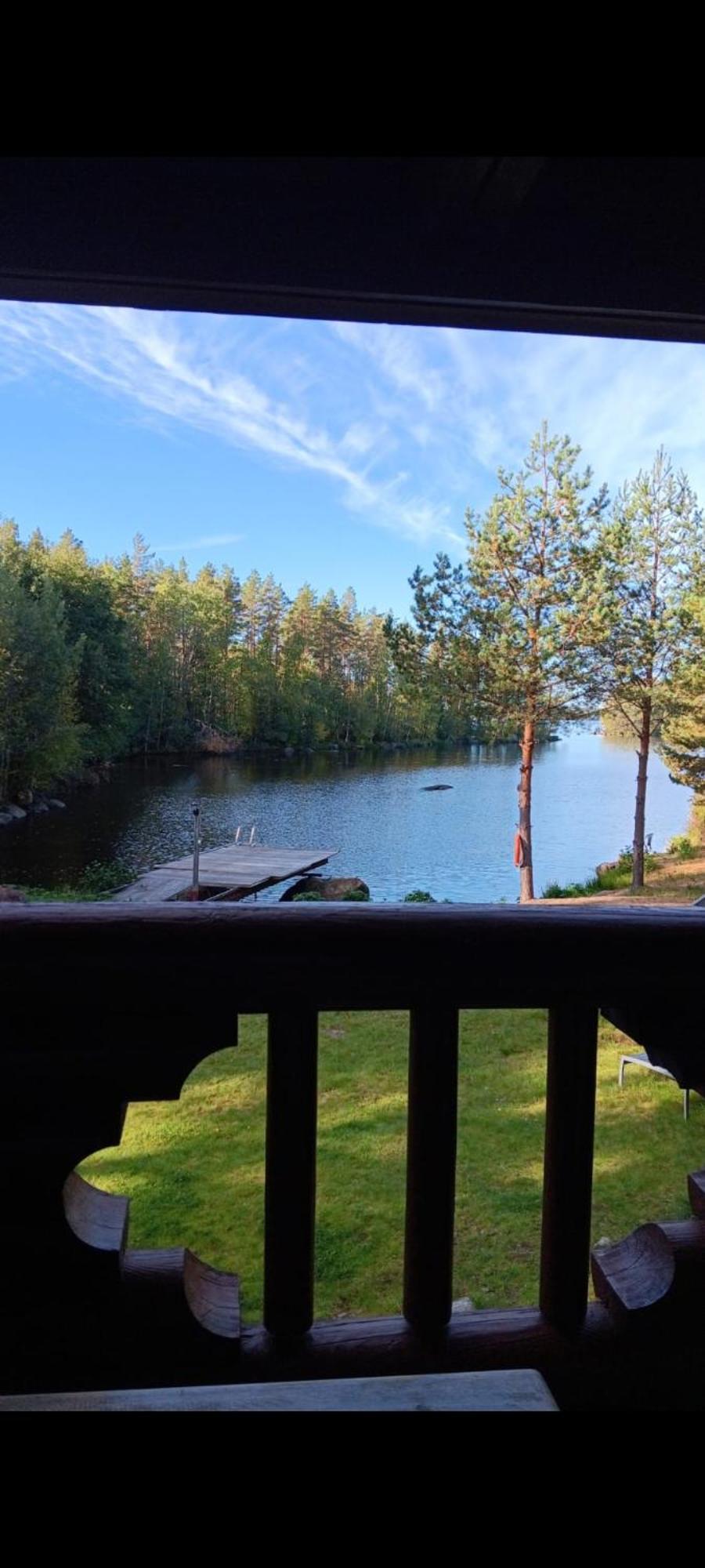 Viihtyisae Hirsimoekki Jaerven Rannalla Siikainen Exterior foto